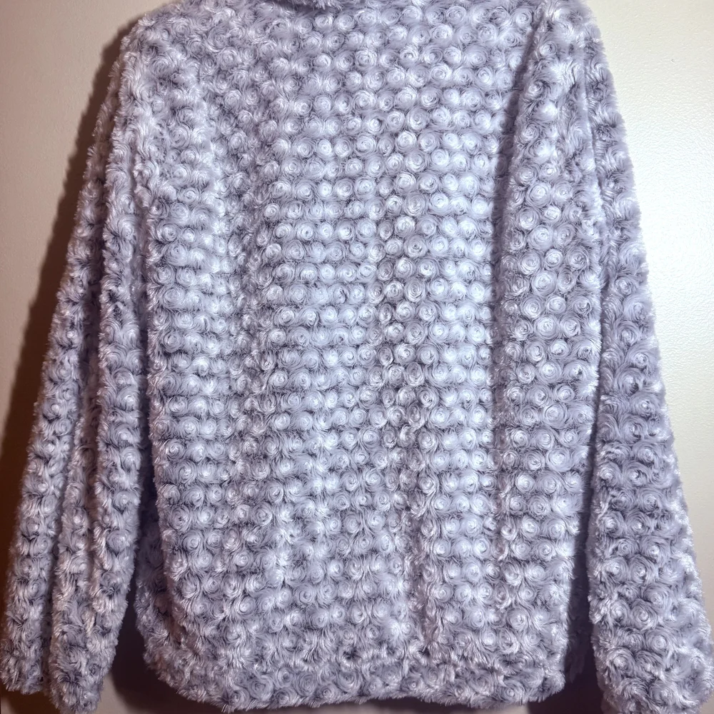 Elegant Women's Textured Teddy Jacket - Picture 4 of 8